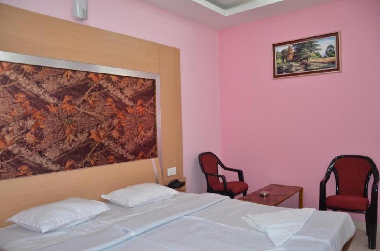 โฮเต็ล บาร์บารีก Hotel ชิลลอง ภายนอก รูปภาพ