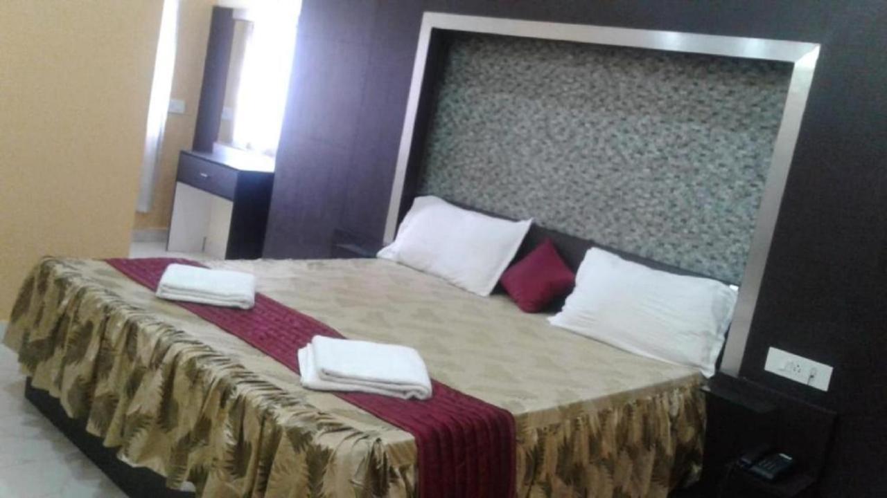 โฮเต็ล บาร์บารีก Hotel ชิลลอง ภายนอก รูปภาพ