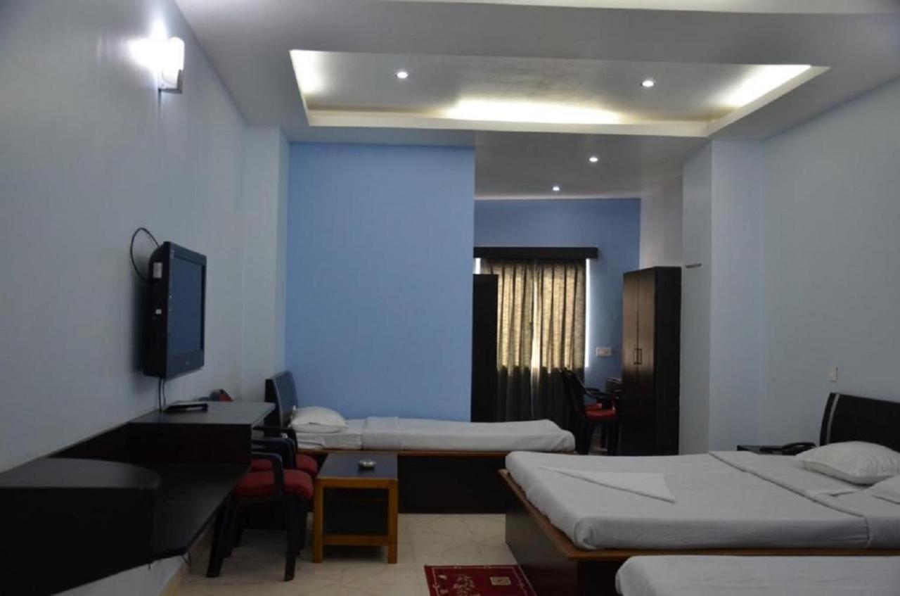 โฮเต็ล บาร์บารีก Hotel ชิลลอง ภายนอก รูปภาพ