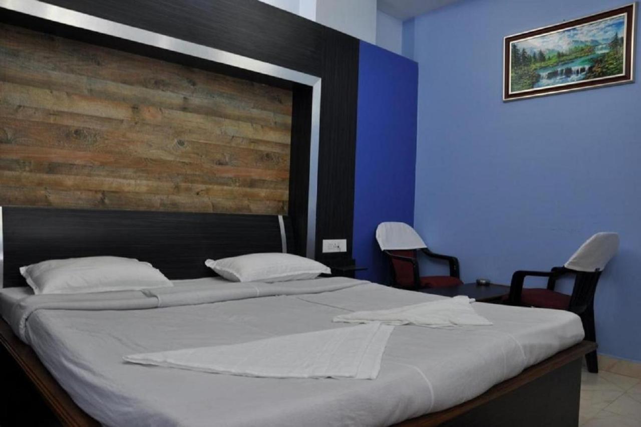 โฮเต็ล บาร์บารีก Hotel ชิลลอง ภายนอก รูปภาพ