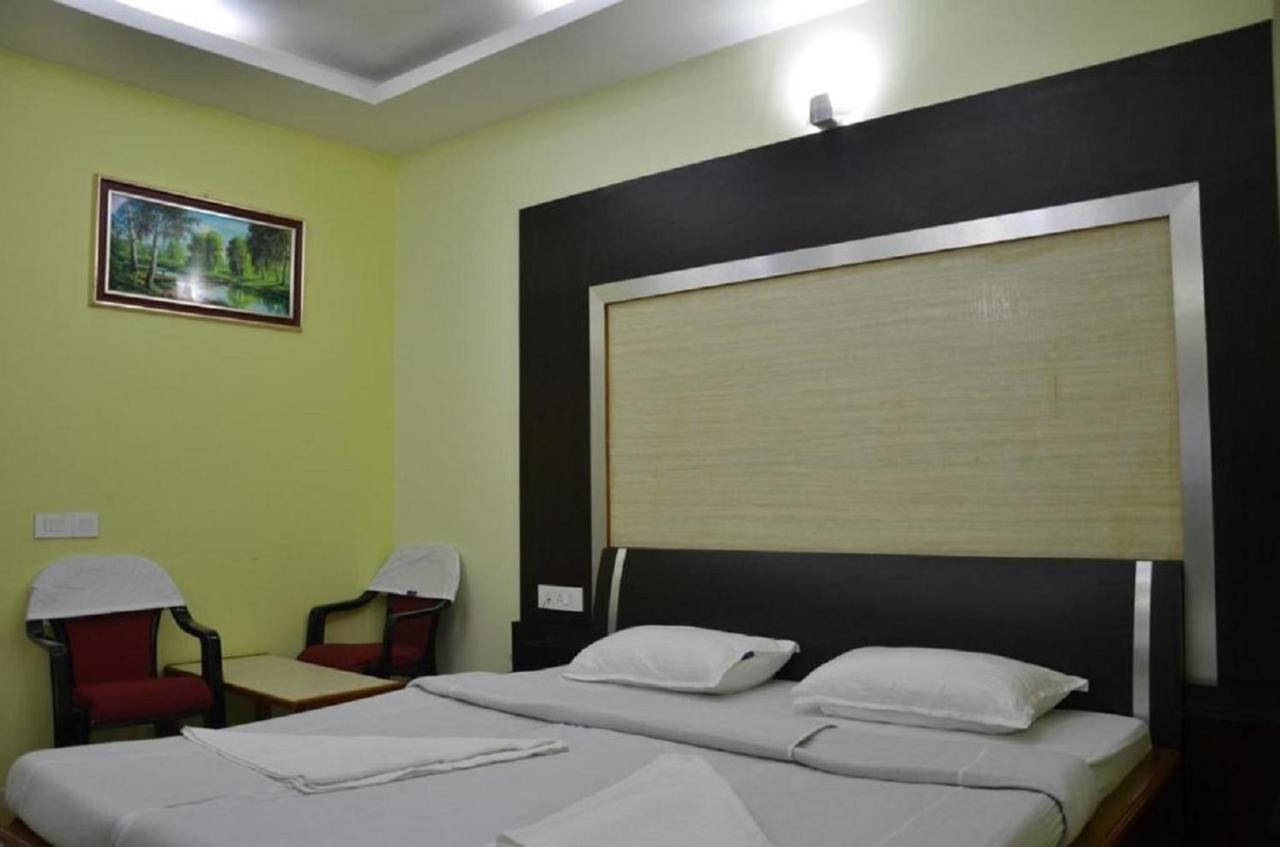โฮเต็ล บาร์บารีก Hotel ชิลลอง ภายนอก รูปภาพ